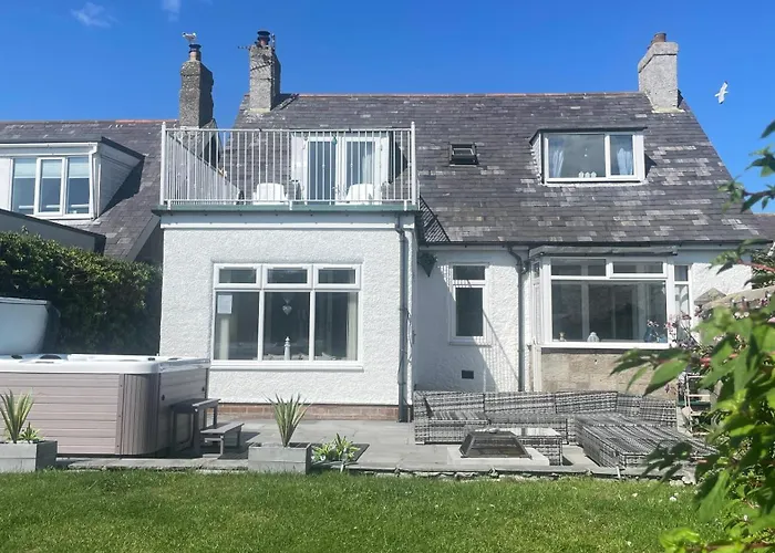 Ivy Cottage Seahouses Seaside Hot Tub Retreat