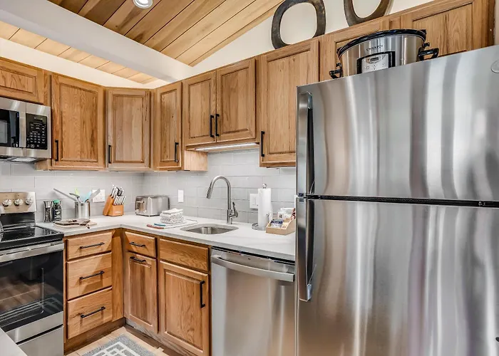 Laurelwood Condominiums 415