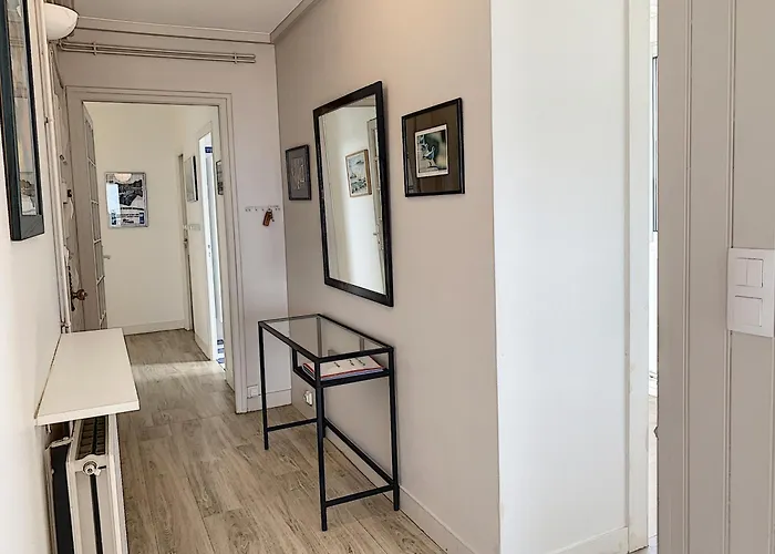 Appartement Renove Avec Tennis Prive, Parking Et Vue Mer