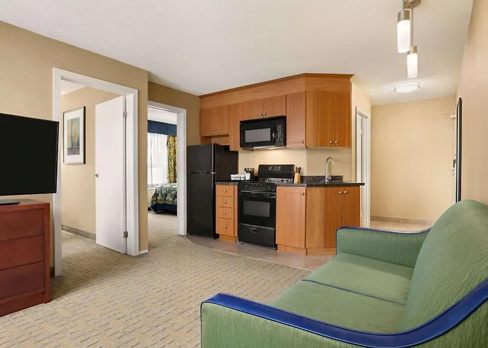 Travelodge By Wyndham Oshawa Whitby