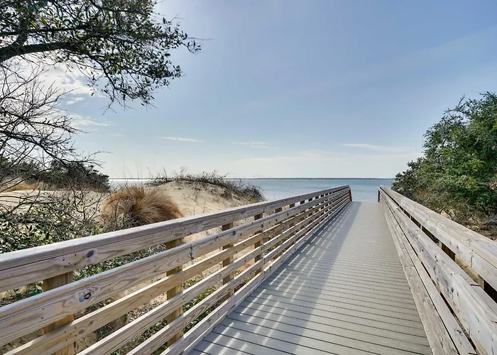 Nags Head Fall Escape Near Dunes & Fishing