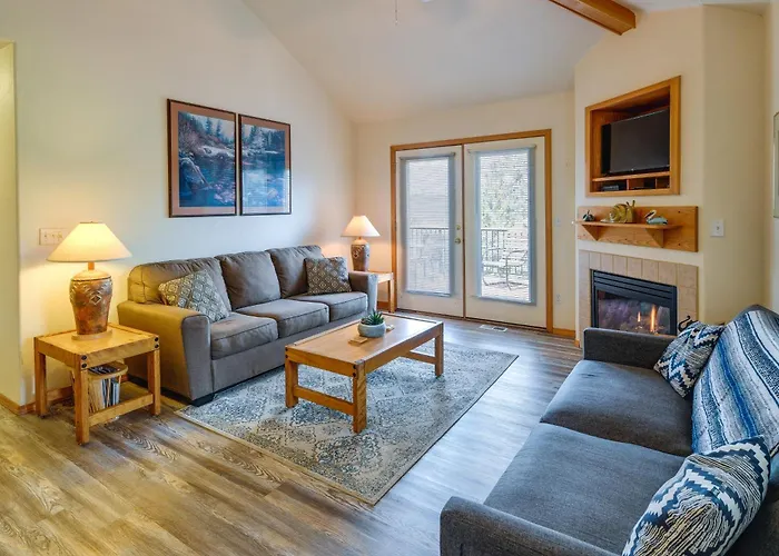 Resort-Style Klamath Falls Home, Golf Course View!
