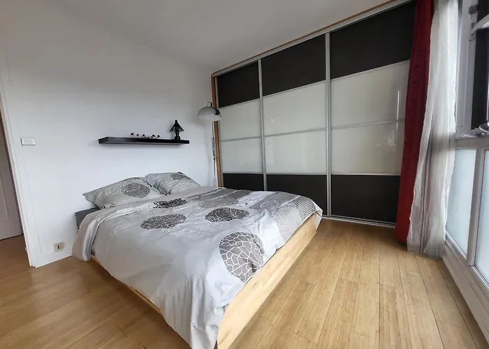 Spacious And Comfortable Apartment - Perfect For Families & Friends - Near Public Transportation