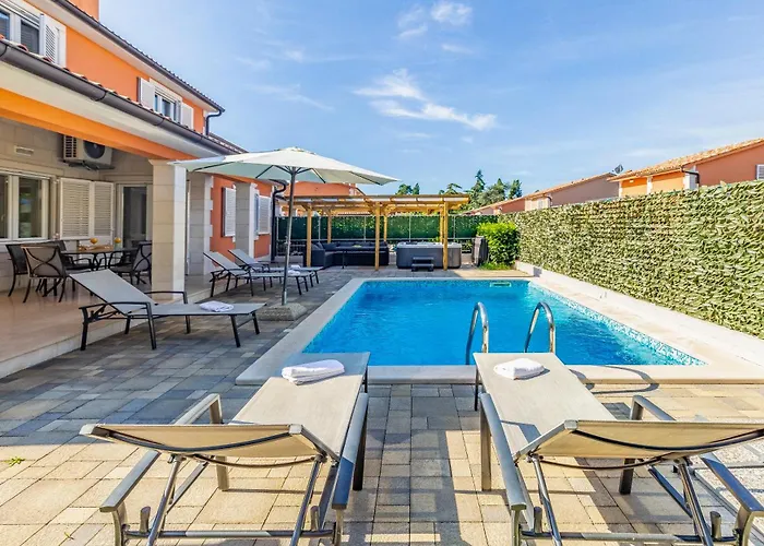 Lotus Villas Resort
