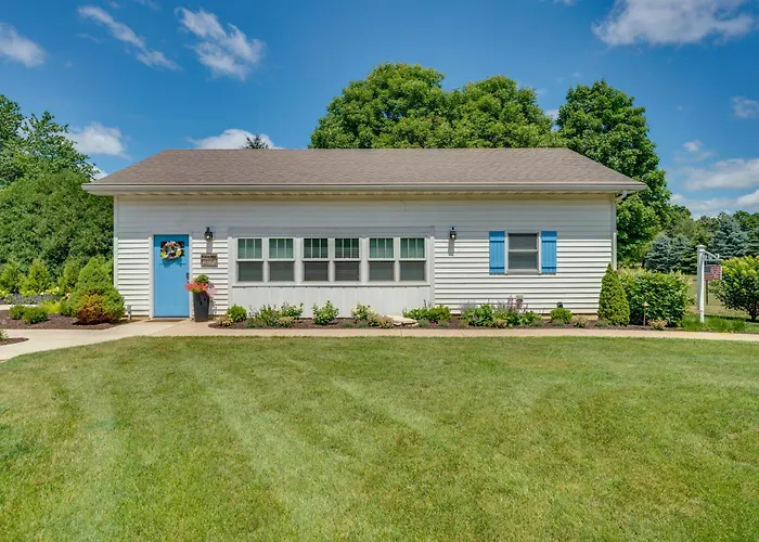 Peaceful Harvard Vacation Rental: 3 Mi To Town!