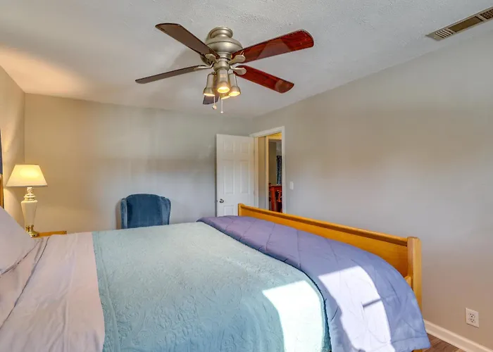 4 Mi To Dtwn! Ozarks Hideaway W/ Furnished Deck
