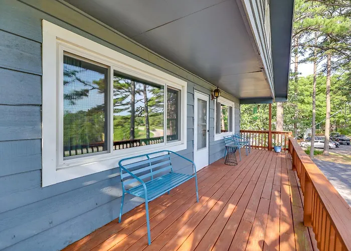 4 Mi To Dtwn! Ozarks Hideaway W/ Furnished Deck