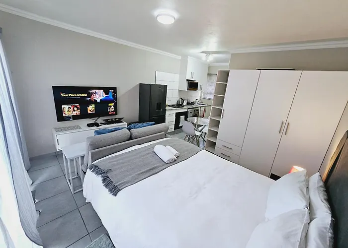 Quantum Heights - Studio Apartment - 2 Nights Minimum Booking