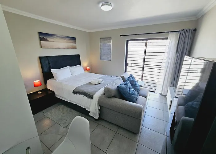 Quantum Heights - Studio Apartment - 2 Nights Minimum Booking