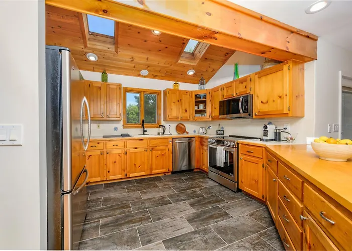 Lux Estate! Hot Tub, 8 Acres, Firepit, Game Room, Private Pond, Ev, Lots Of Privacy, 10 Mins To Town