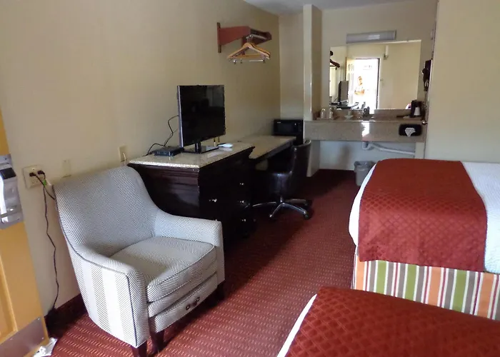 Economy Inn Express Warren