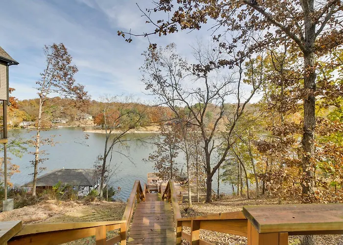 Bella Vista Lakehouse W/ Hill Tram, Deck & Views!