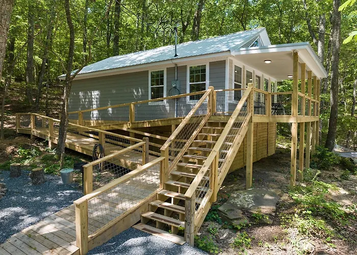 The Otter Box Cabin - 92 Acres Beside Desoto State Park