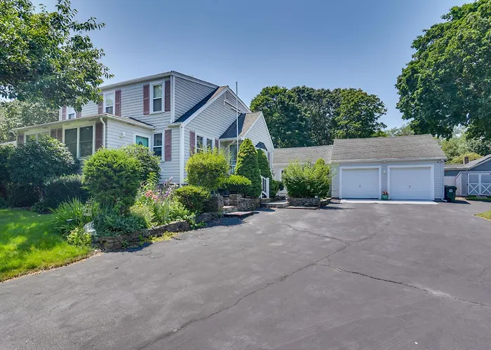 3 Mi To Dtwn & Beach! Bristol Home W/ Patio