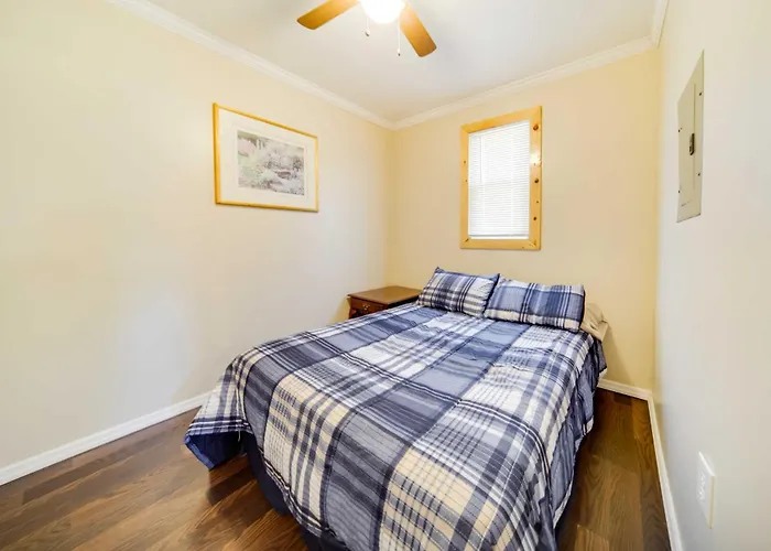 Geneva Cottage W/ Patio - Walk To Park, Lake Erie!