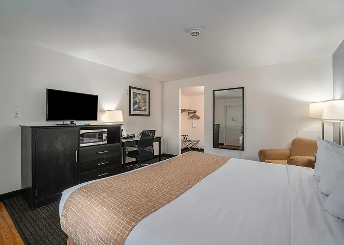 Travelodge By Wyndham Traverse City Mi
