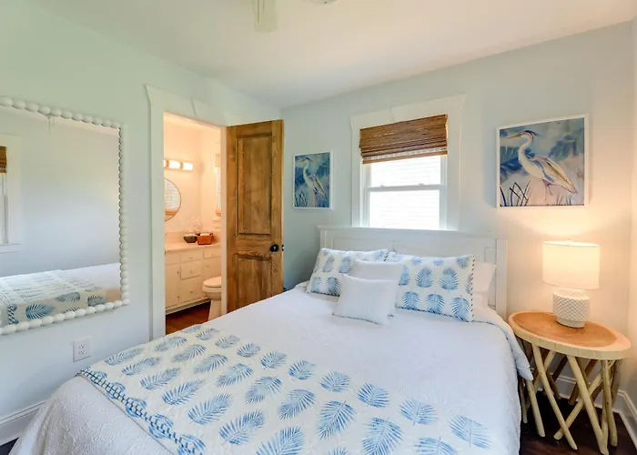 Waterfront Vacation Rental Home On Newport River!