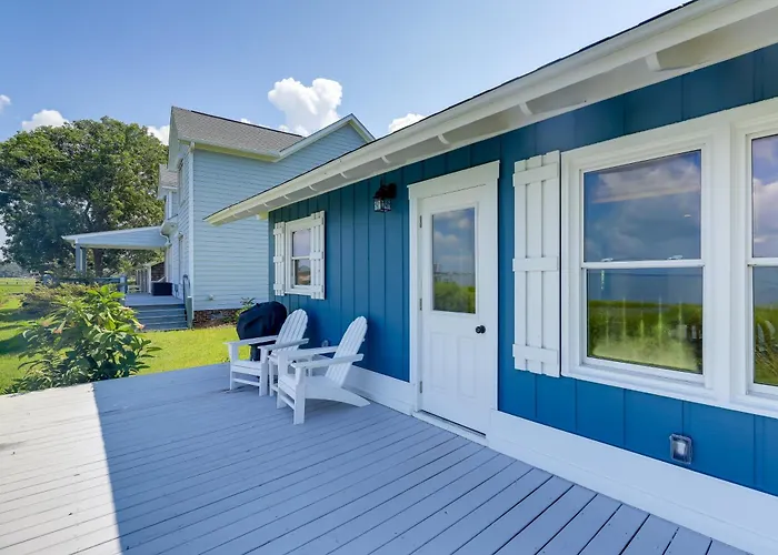 Waterfront Vacation Rental Home On Newport River!