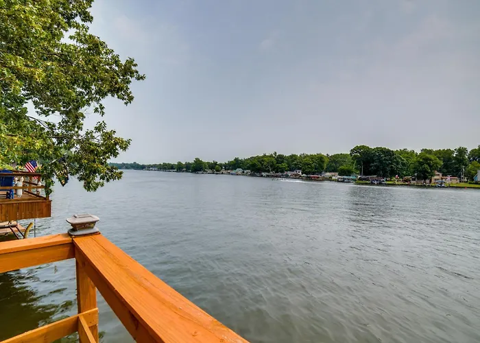 Lakefront Cottage W/ Deck Near Indiana Beach!