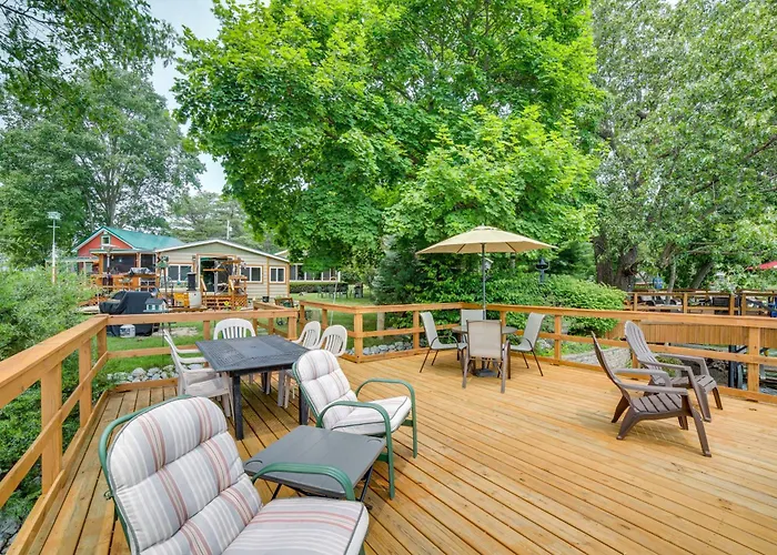 Lakefront Cottage W/ Deck Near Indiana Beach!