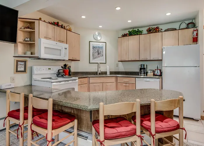 Laurelwood Condominiums 406
