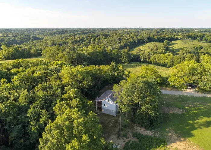 Serene Kentucky Cabin W/ Fireplace + Fire Pit!