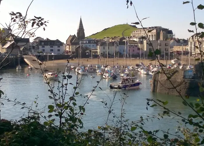 Bespoke Coastal 2 Bed Cottage With Free Parking