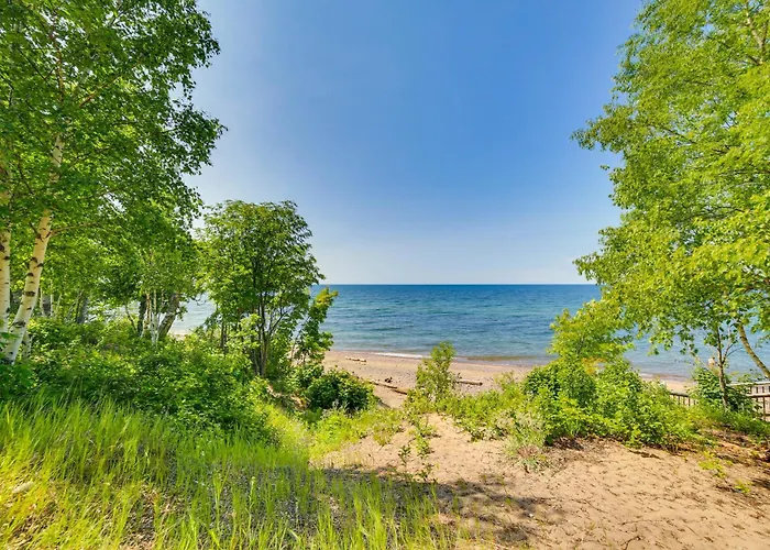 1 Mi To Lake Superior: Cottage W/ Sauna & Rec Room