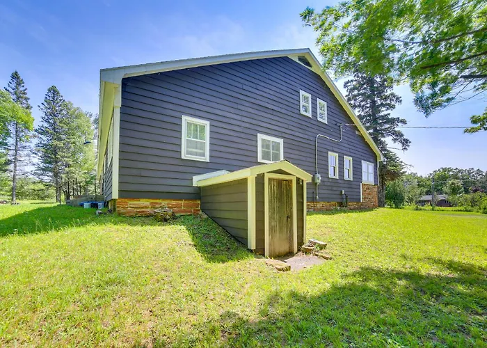 1 Mi To Lake Superior: Cottage W/ Sauna & Rec Room