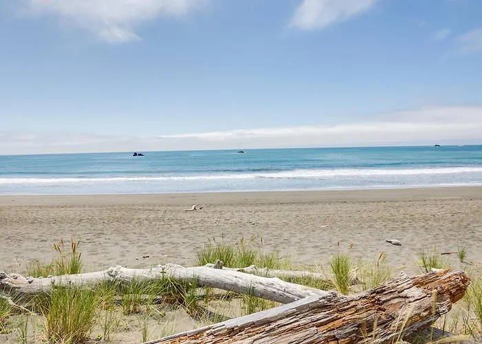Oceanfront Smith River Cottage: Beach Access!