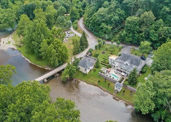 Jackson River Estate Main House Pool, Riverfront, Sleeps 15