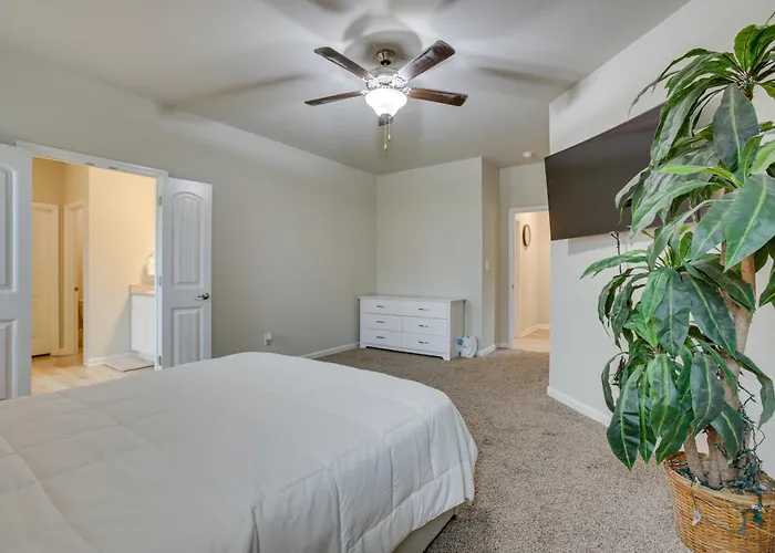 Baton Rouge Vacation Rental: 5 Mi To Lsu!