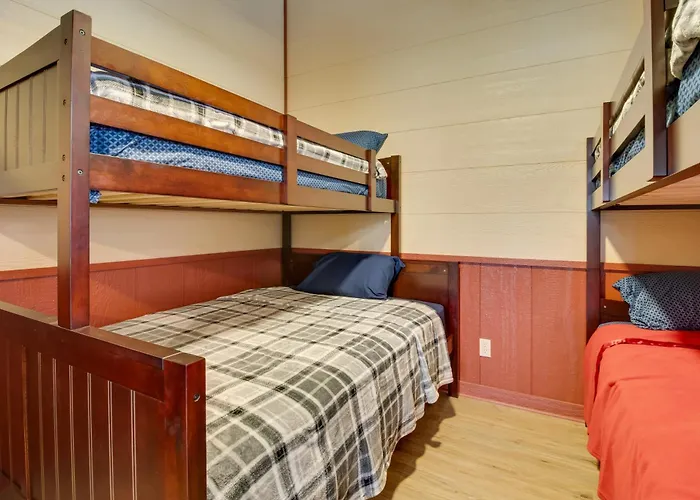 Lakefront Bull Shoals Cabin Rental: Pets Welcome!