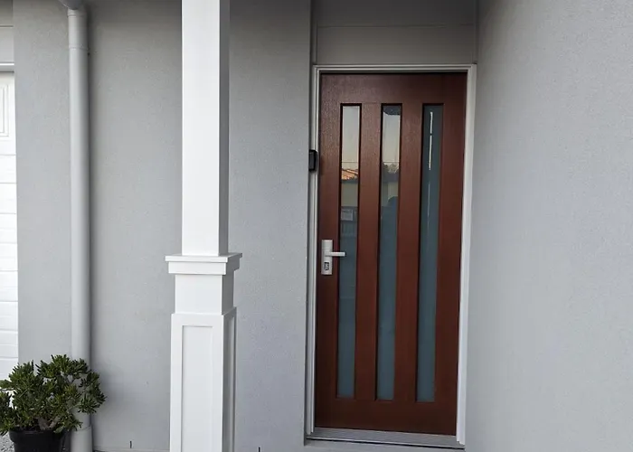 Immaculate 2-Beds Entire House Chermside Brisbane