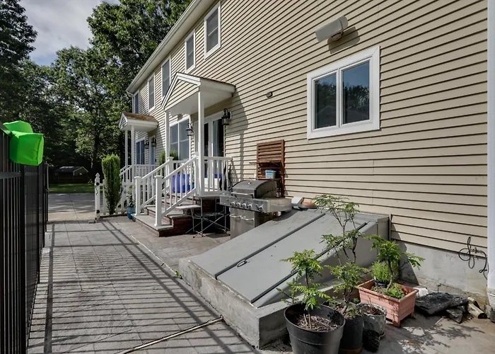 7 Mi To Downtown Providence: Quiet Apt In Seekonk
