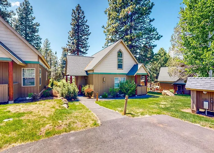 Gateway To Crater Lake! Resort Retreat W/ Pool