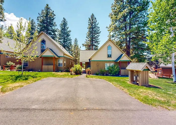 Gateway To Crater Lake! Resort Retreat W/ Pool
