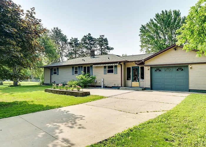 Charming Wausau Cottage: On-Site Lake Access!