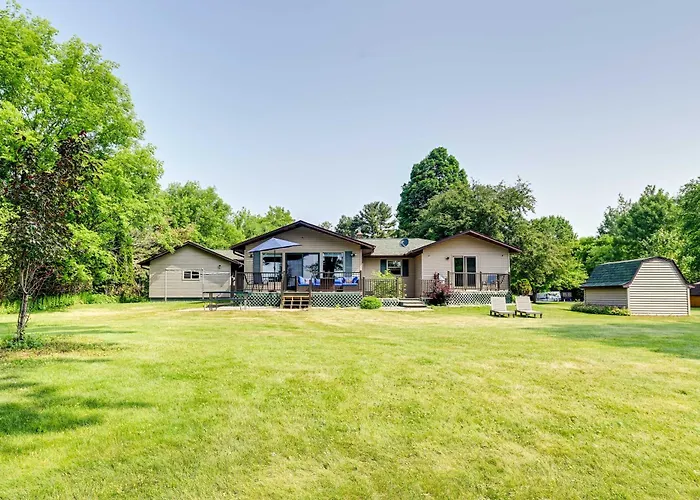 Charming Wausau Cottage: On-Site Lake Access!