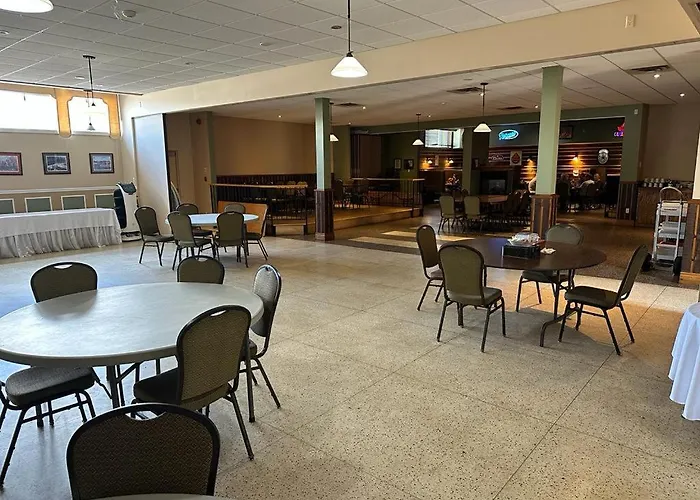 Bear'S Den Lounge And Motel