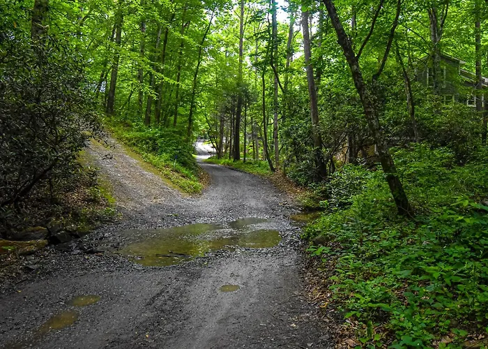 Creekside Getaway