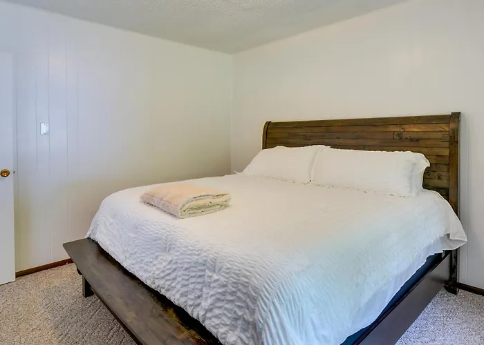 Seiku Vacation Rental W/ Deck & Ocean Views