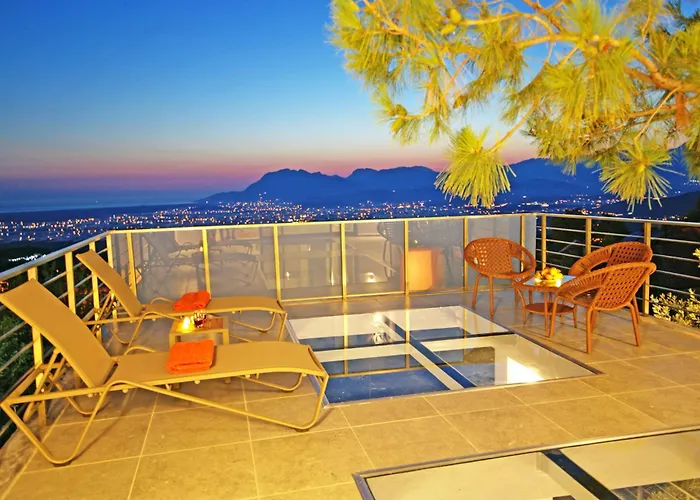 Villa With A Private Heated Pool, Jacuzzi, Overlooking Spectacular Views Of The Sea