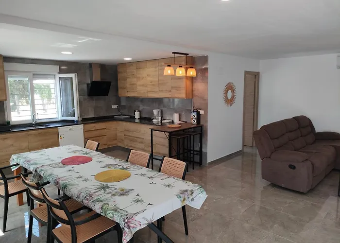 Casa Rural Con Piscina Climatizada Y Barbacoa A 10 Km De Alicante Y Playas, 3000 M2 De Terreno