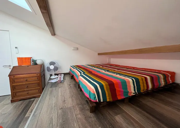 Le 7 & Ses Chambres Climatisees, Son Boulodrome Et Sa Cuisine D'Ete !