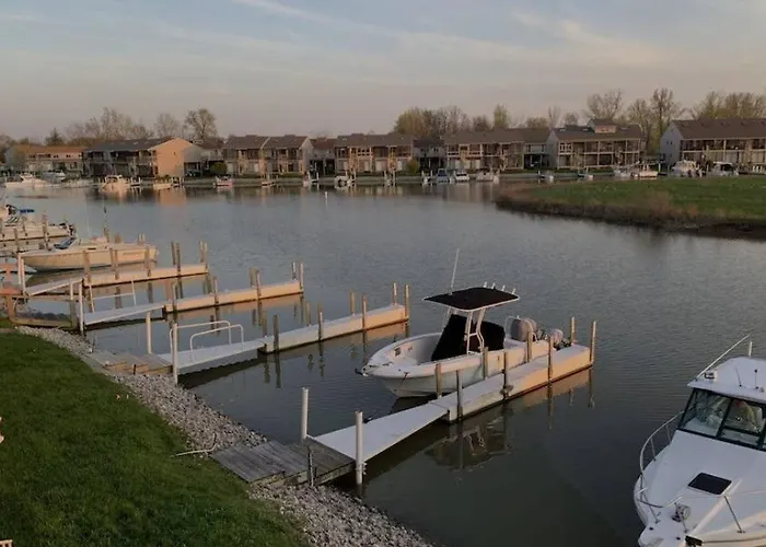 Sunnie Days Condo In Oak Harbor On Lake Erie!