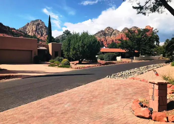 Red Rock Escape - Cozy King Bed Studio & Gardens, Trails, Views, Red Rock Pass