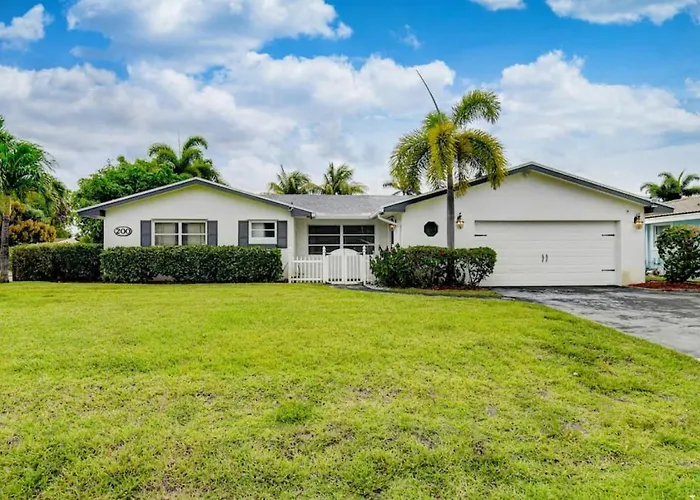 Boynton 3 2 Pool House
