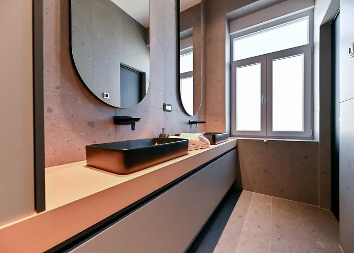 Three Pearls Deluxe Rooms & Studios