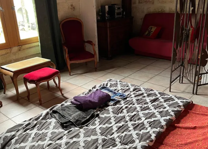 La Maison Sur La Place Dans Aigues Mortes Climatise